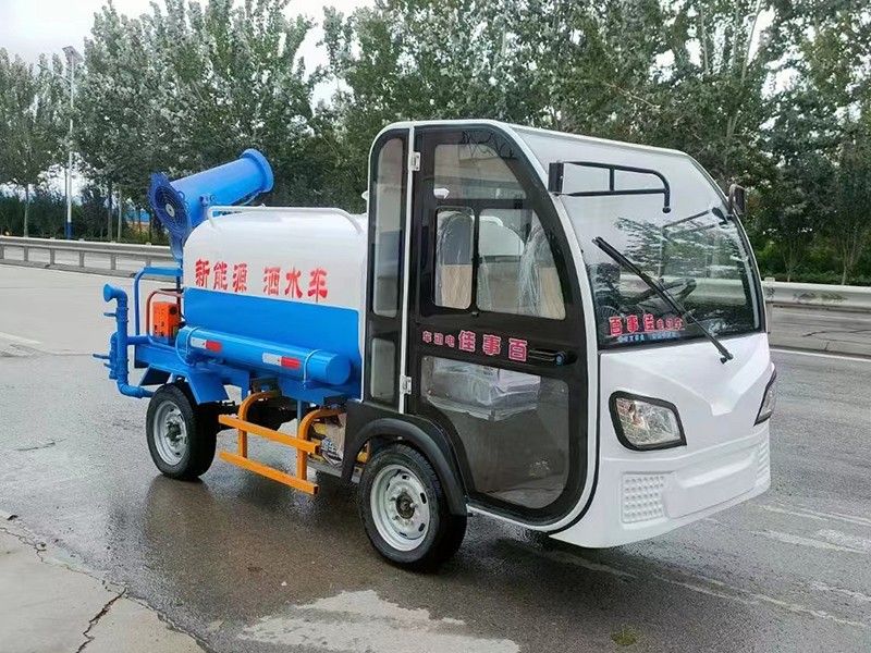 四轮洒水车